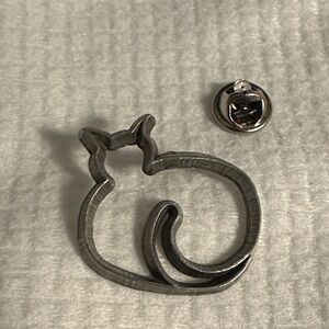 1995 Vintage Signed Ann Clarke Pewter Cat Pin